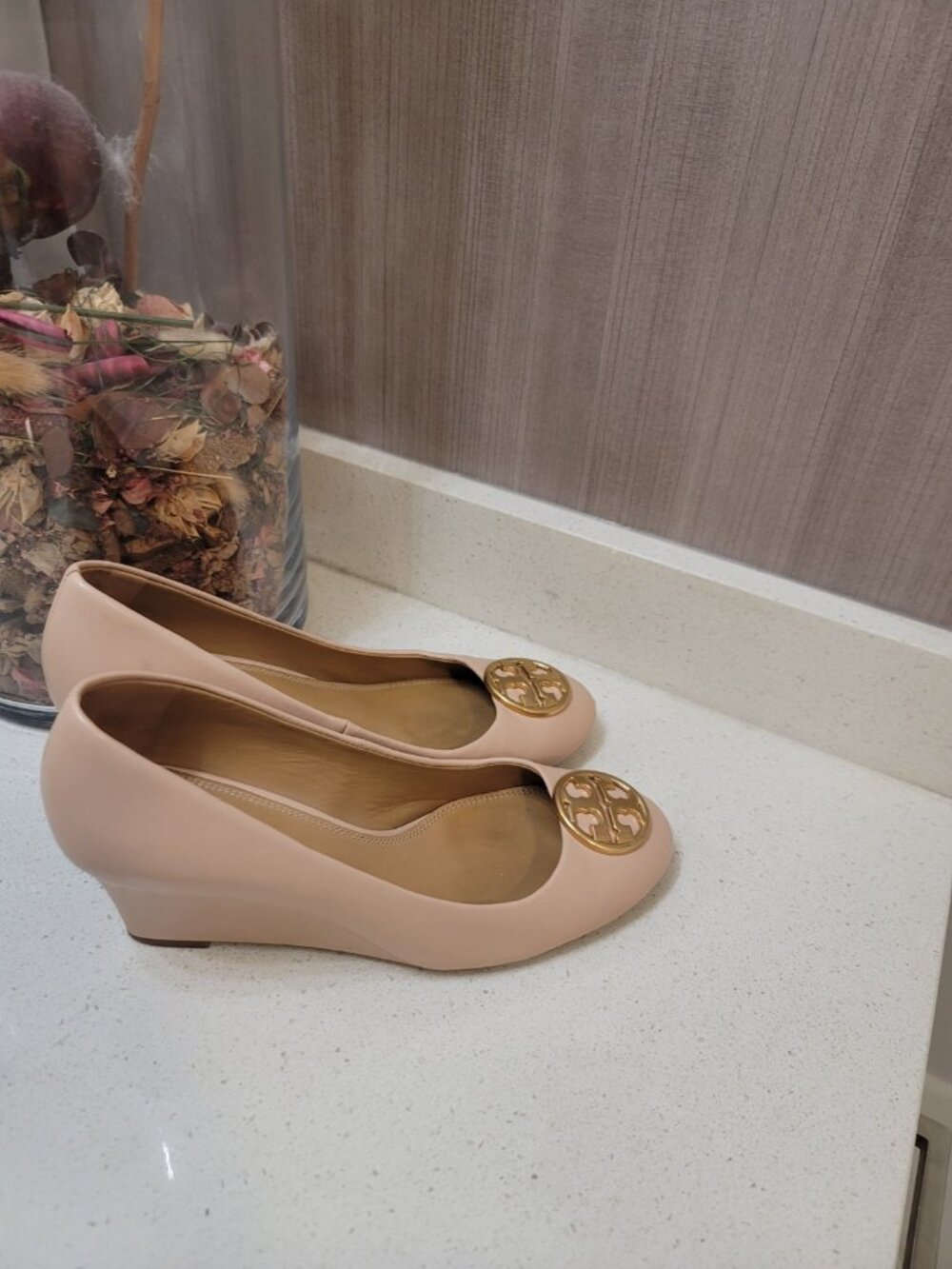 Tory Burch Leather Chelsea 65MM Medallion Wedge In Pink Size 8 - Picture 4 of 10